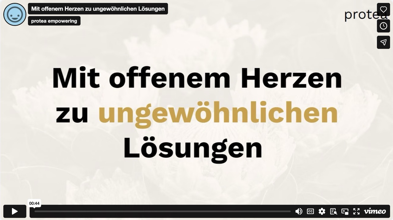 Videotestimonial Thumbnail. Fetter Text auf schlichtem Hintergrund.